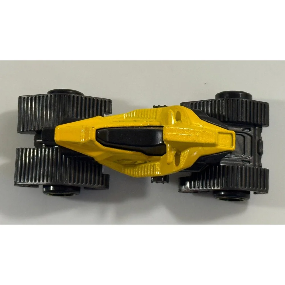 Hot Wheels Tread Air Kids 1:64 Yellow Black Futuristic Diecast Tank CFG95